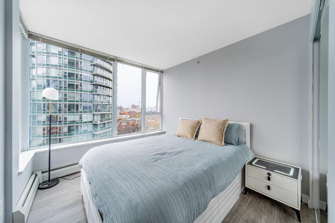 Amazing Views ! Leather Furniture ! Cozy Condo! Vancouver Luaran gambar